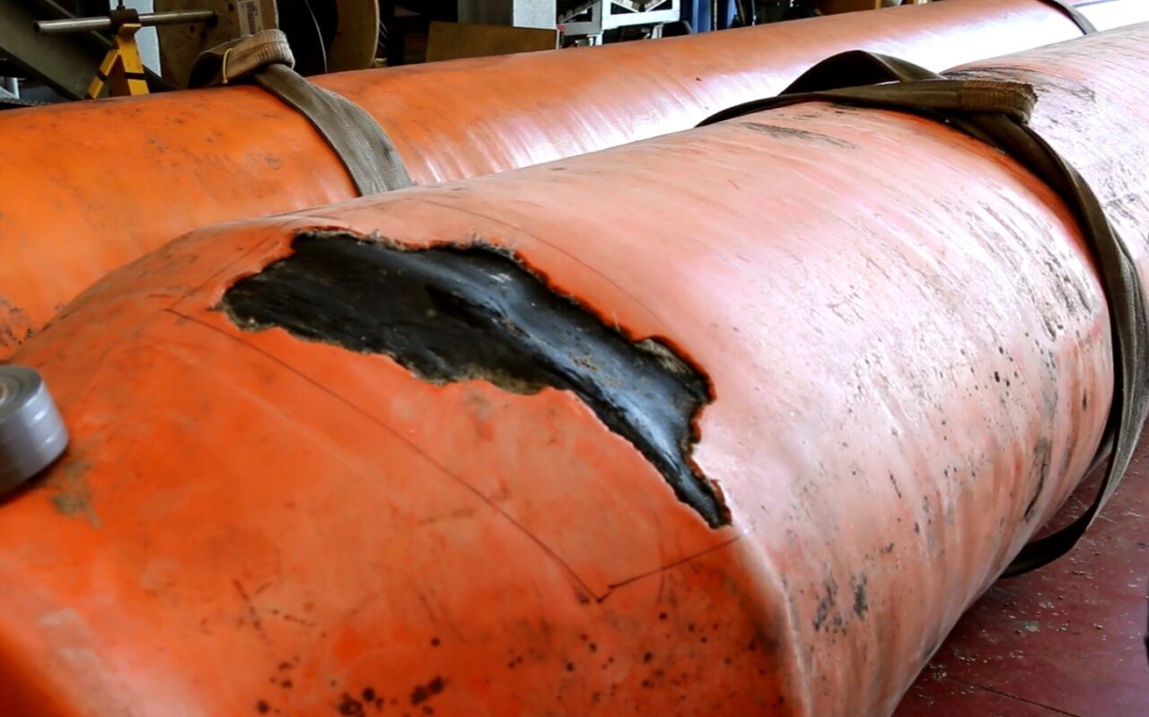 Mechanical damage and wear on rubber components of the floating hoses