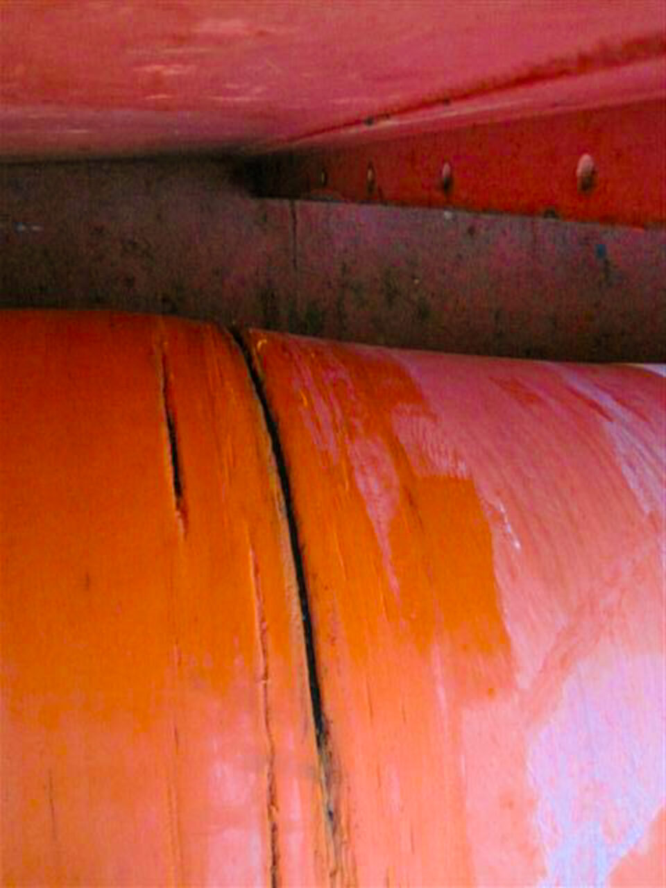 Rubber damage on floating hose due to transportation