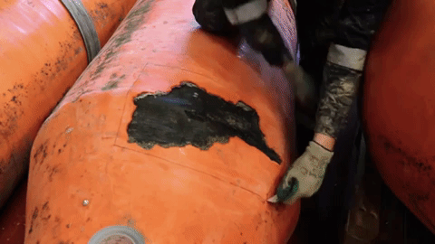 Use a sharp knife to create a sound edge terminated square or undercut on the floating hose.