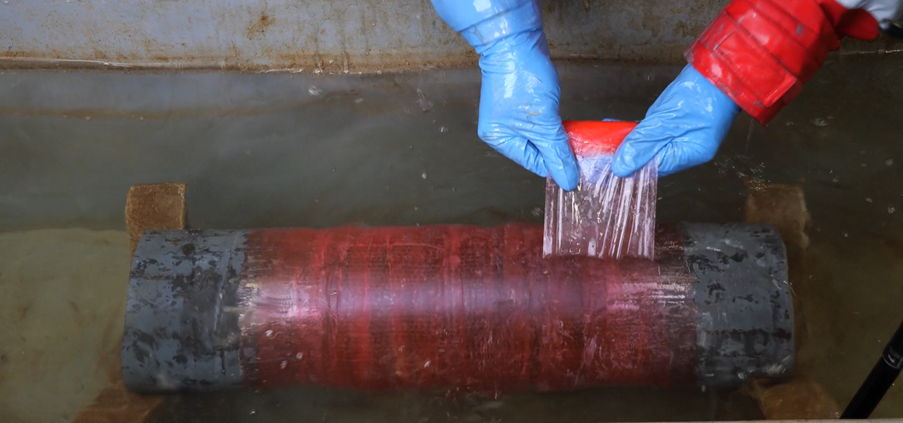 Release film wrapped helicoidally around pipe