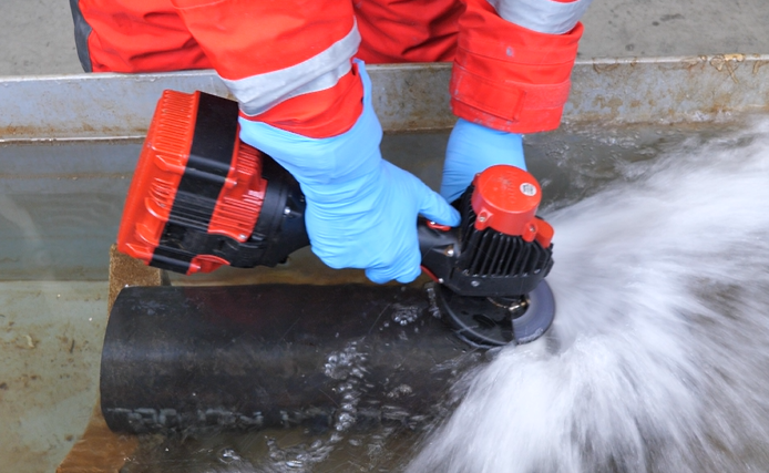 Use a suitable power tool to prepare the substrate for the underwater repair solution