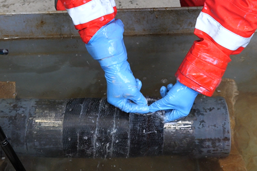 Wrap the pipe repair fabric helicoidally