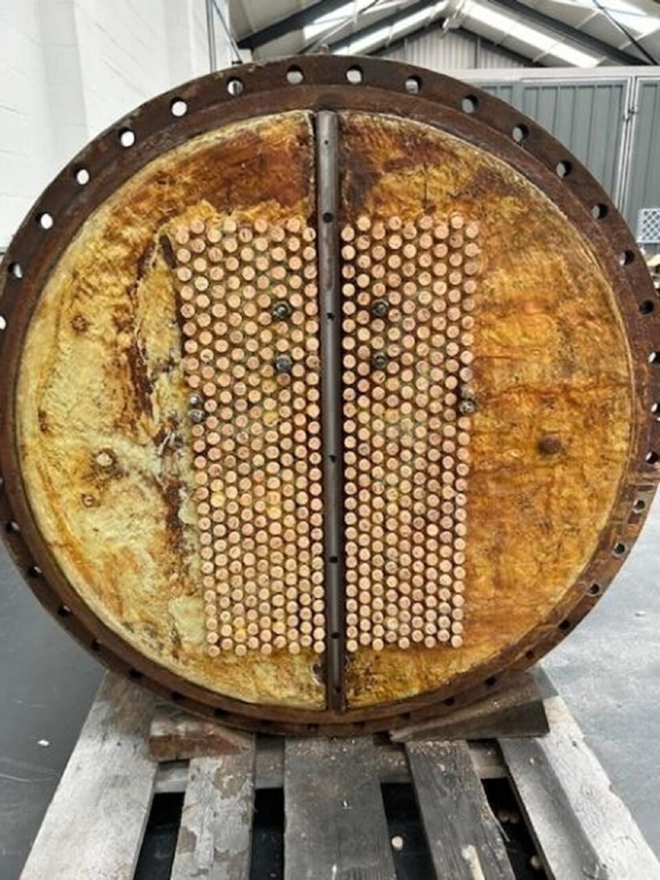 Cómo Reparar Intercambiadores de Calor con Corrosión y Grietas en Placas Tubulares (con video) 23 Corroded heat exchanger tube sheet