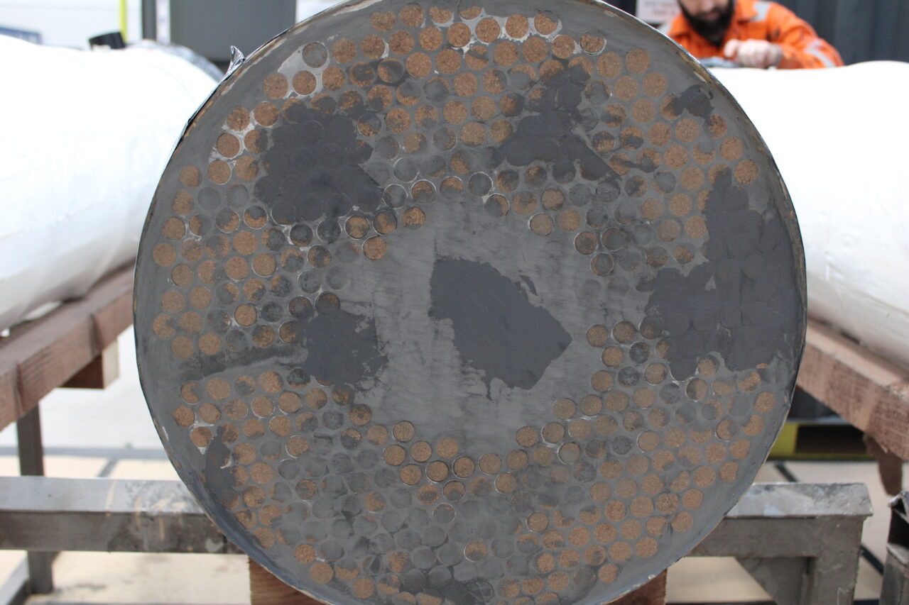 Cómo Reparar Intercambiadores de Calor con Corrosión y Grietas en Placas Tubulares (con video) 29 Rebuild damaged heat exchanger tube sheet