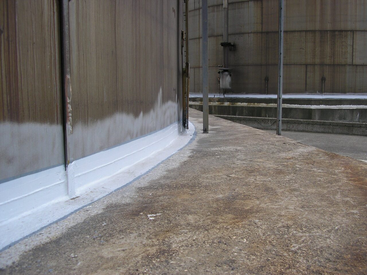 Belzona 3111 (Flexible Membrane) seals the damaged tank chime and protects the tank from further atmospheric attacks