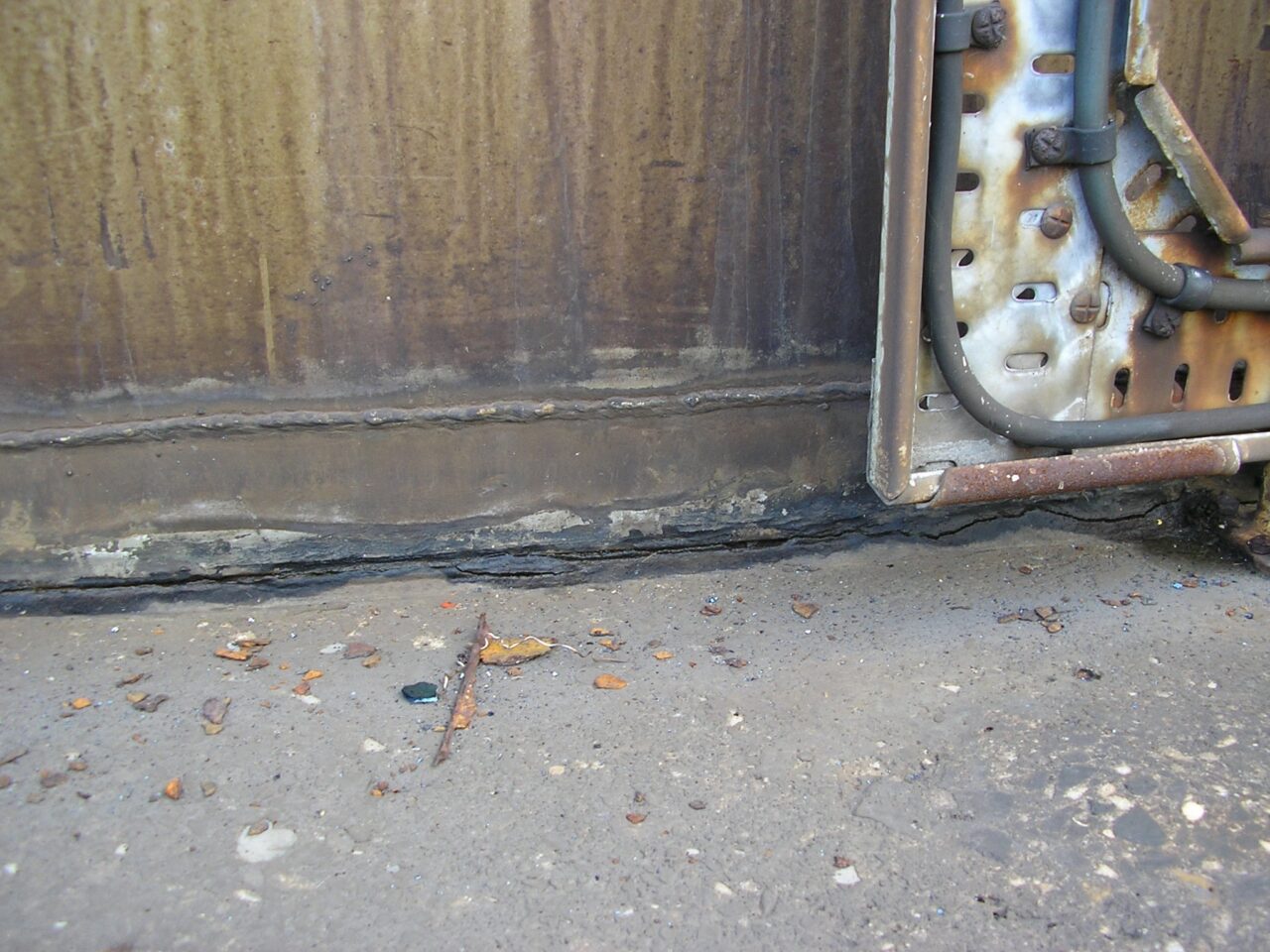 A tank base suffered stress corrosion cracking and required a robust tank base sealing system for long-term protection