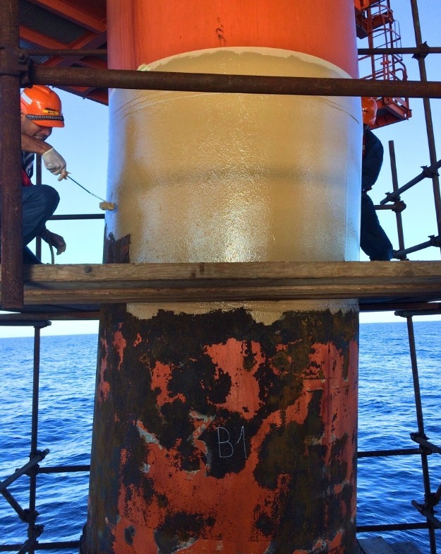 Mid application of Surface Tolerant Epoxy Belzona 5831 (ST-Barrier)
