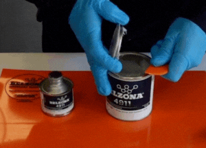 Mix Belzona 4911 (Magma TX Conditioner) base and solidifier