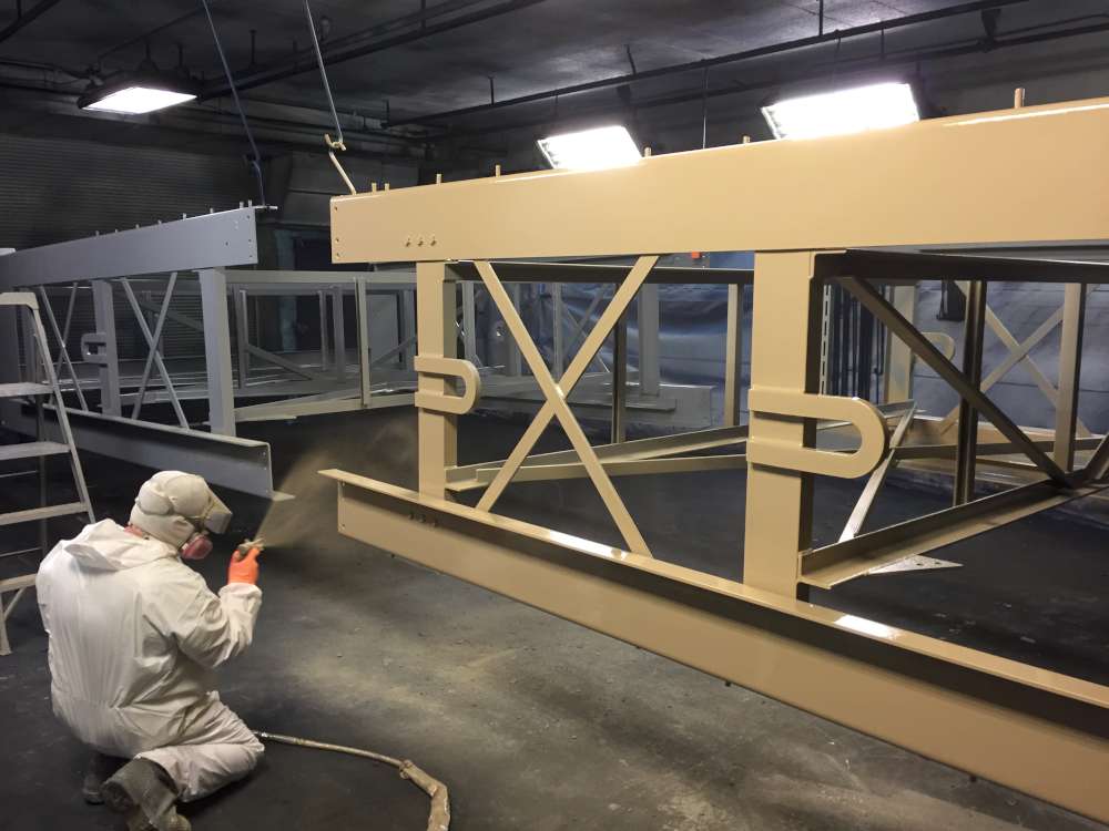 Traveling screens protected against corrosion damage with epoxy coating